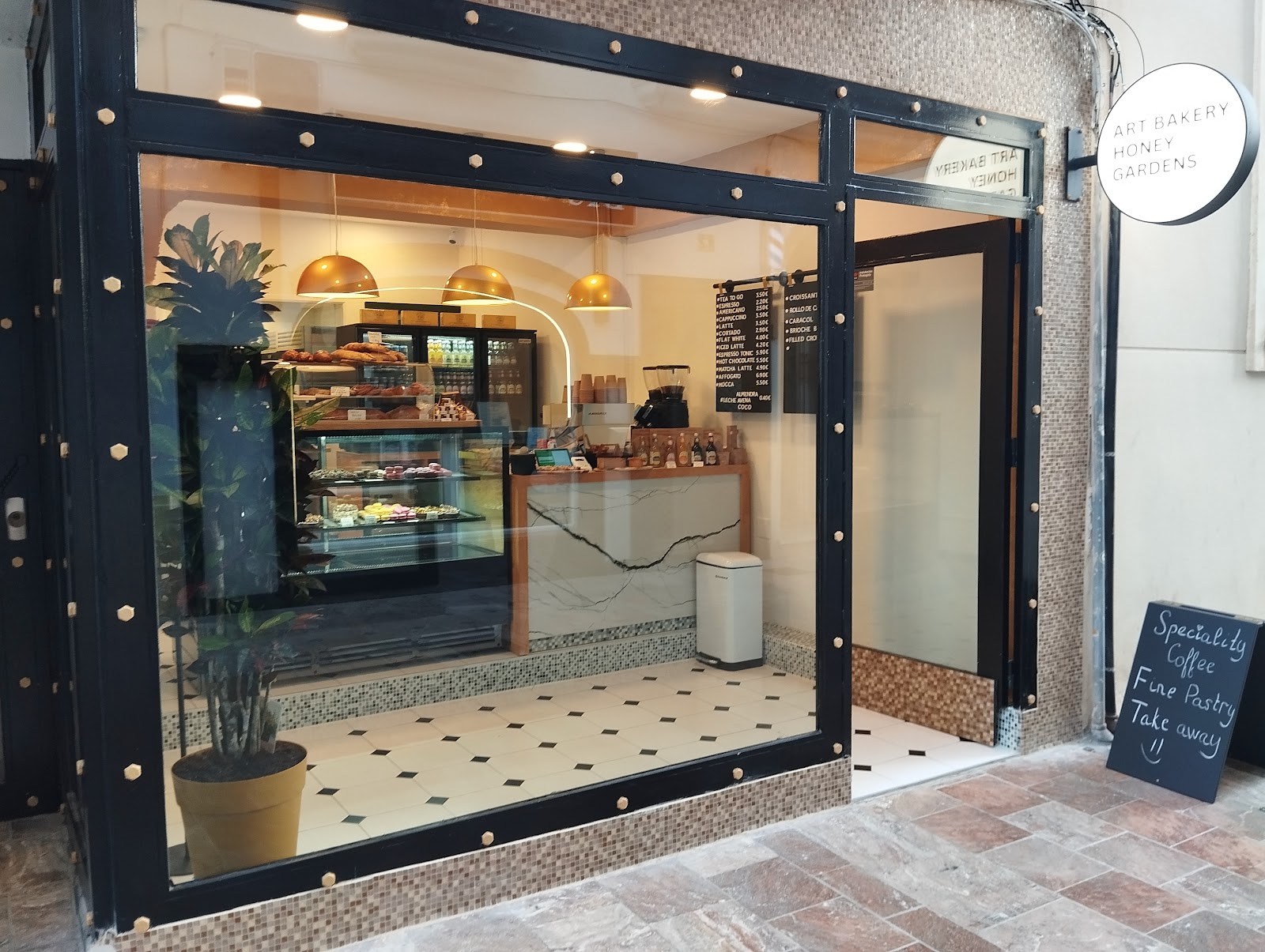 ART BAKERY HONEY GARDENS — SPECIALITY COFFEE & FINE PASTRY en andalucía ebaristo café