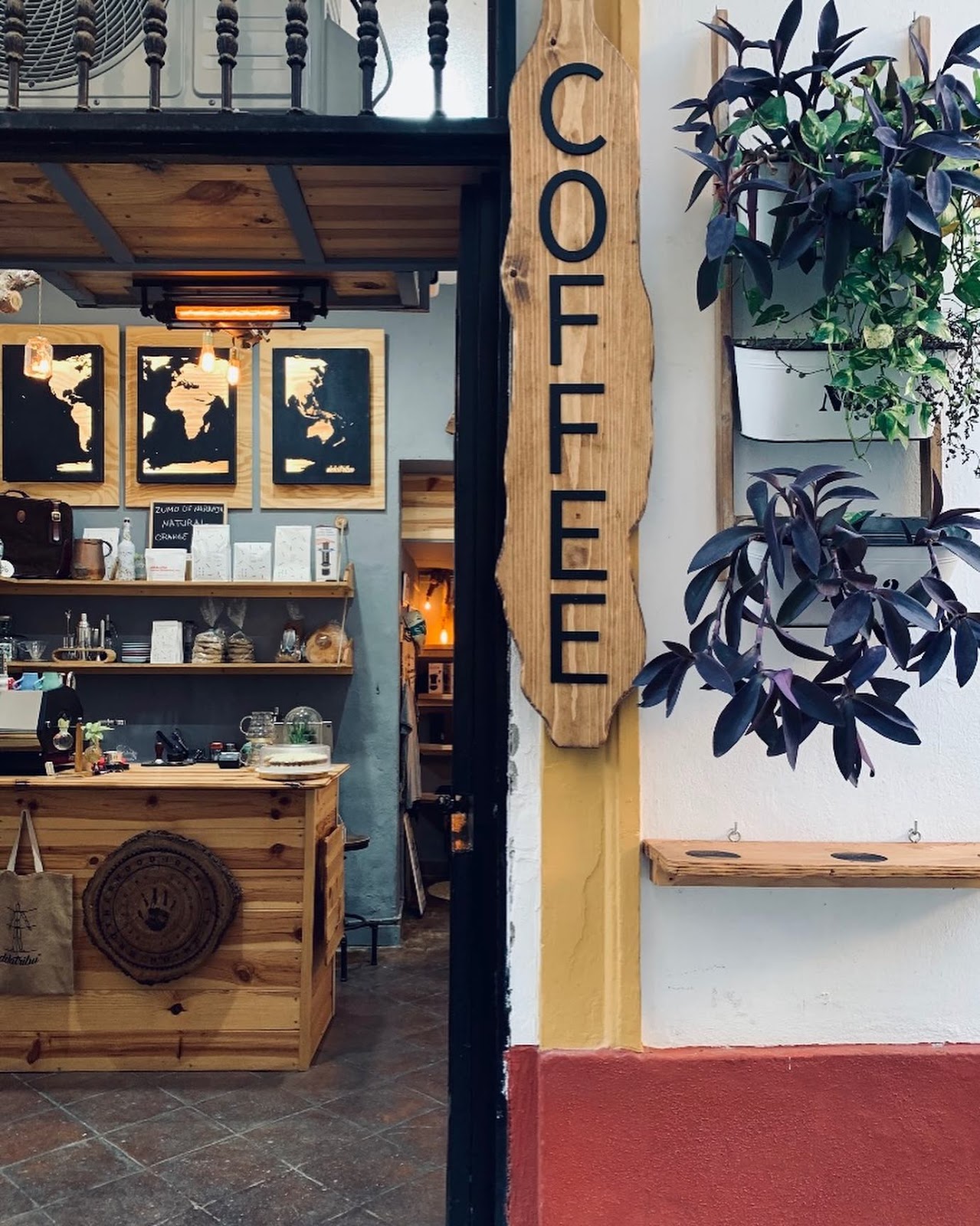 DELATRIBU SPECIALTY COFFEE & BREAD en andalucía ebaristo café