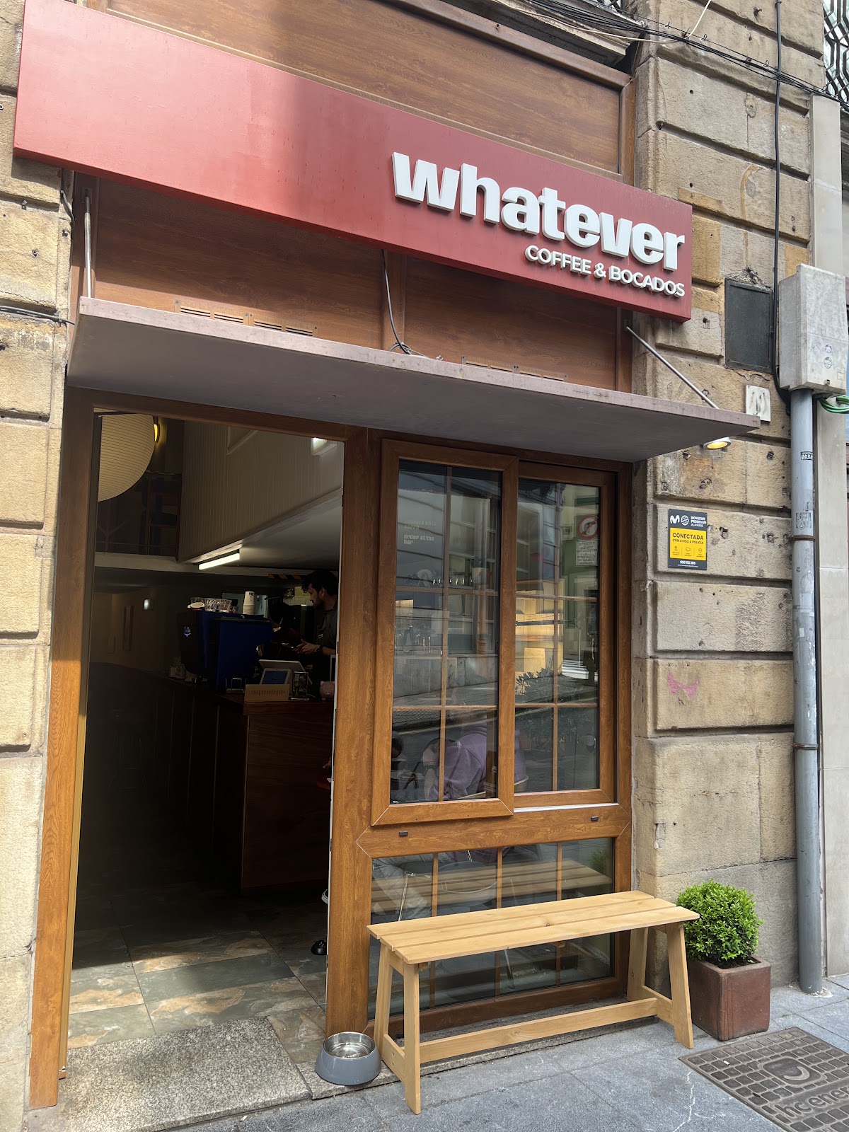 WHATEVER COFFEE & BOCADOS en asturias ebaristo café