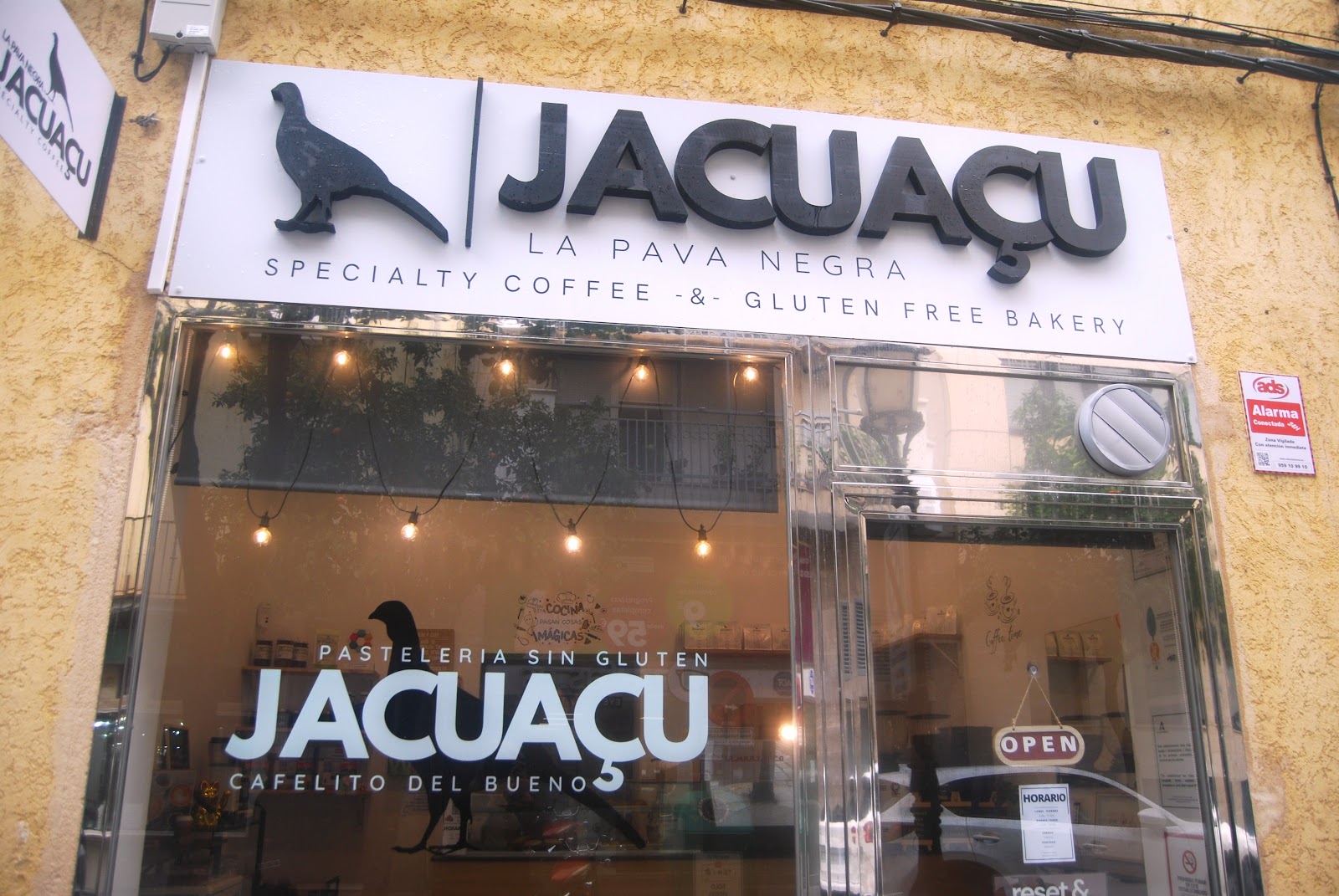 JACUAÇU - LA PAVA NEGRA en andalucía ebaristo café