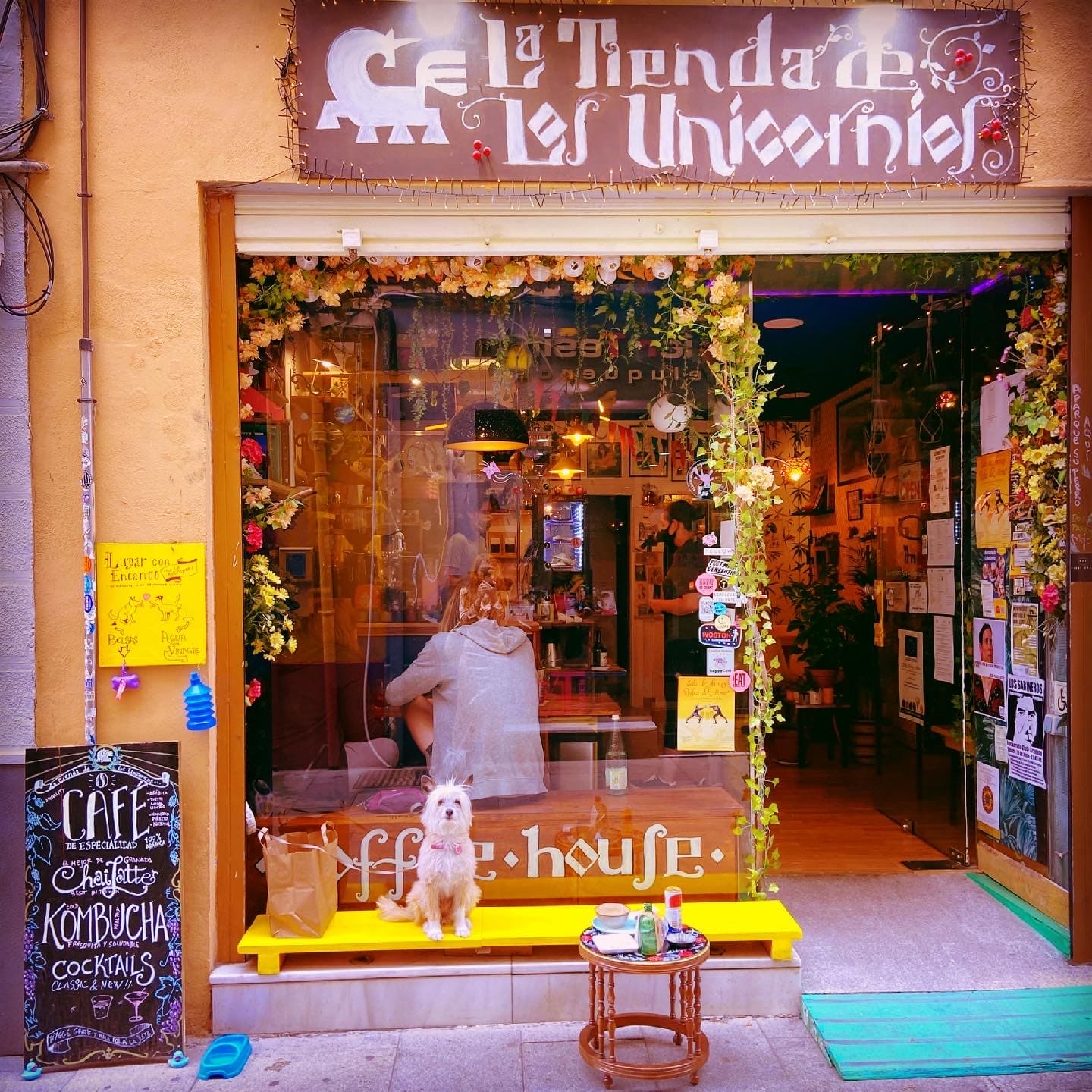 LA TIENDA DE LOS UNICORNIOS en andalucía ebaristo café