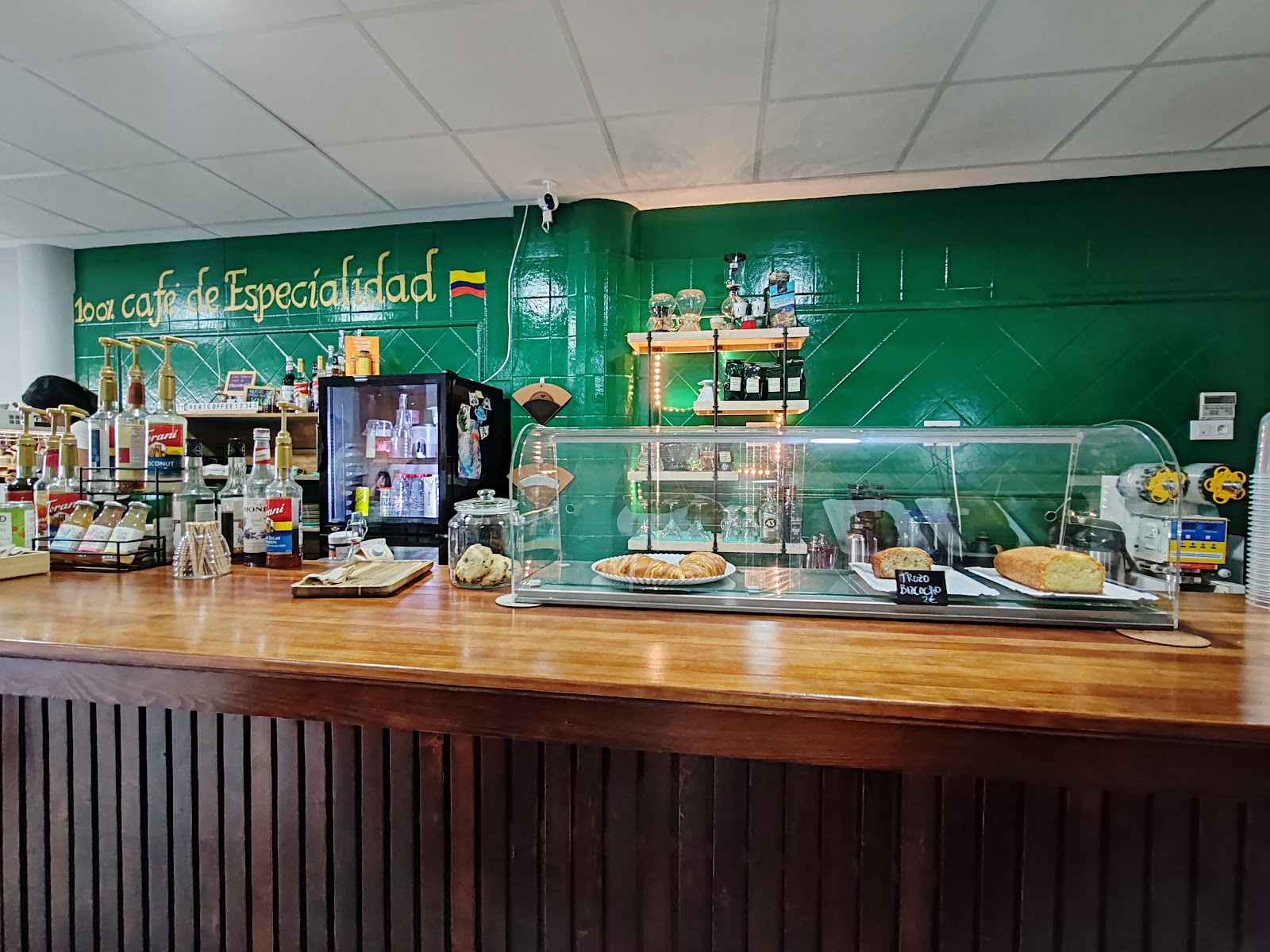 MOMENTUM HAUS COFFEE ROASTER AND BOBA TEA en andalucía ebaristo café