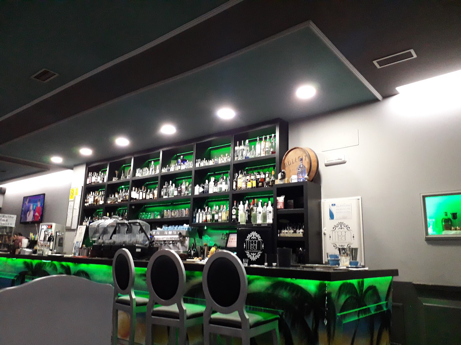 MOON 93 "CAFÉ & COCKTAIL BAR" en galicia ebaristo café