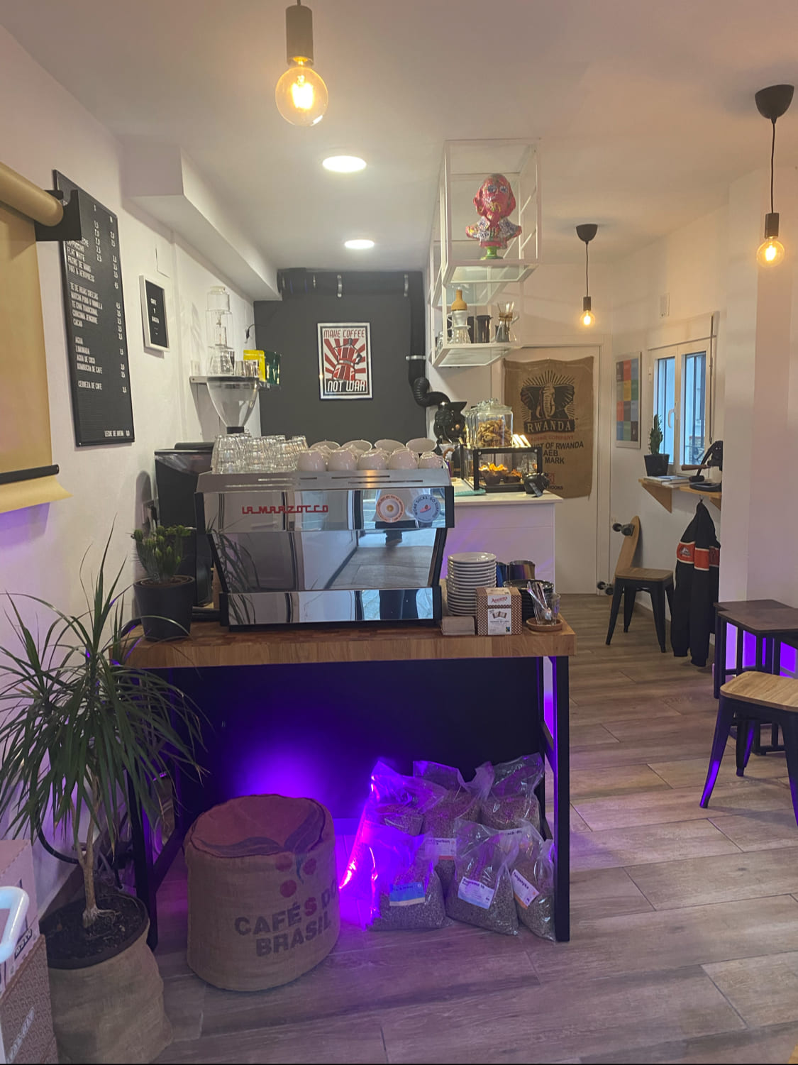REVUELTA en andalucía ebaristo café